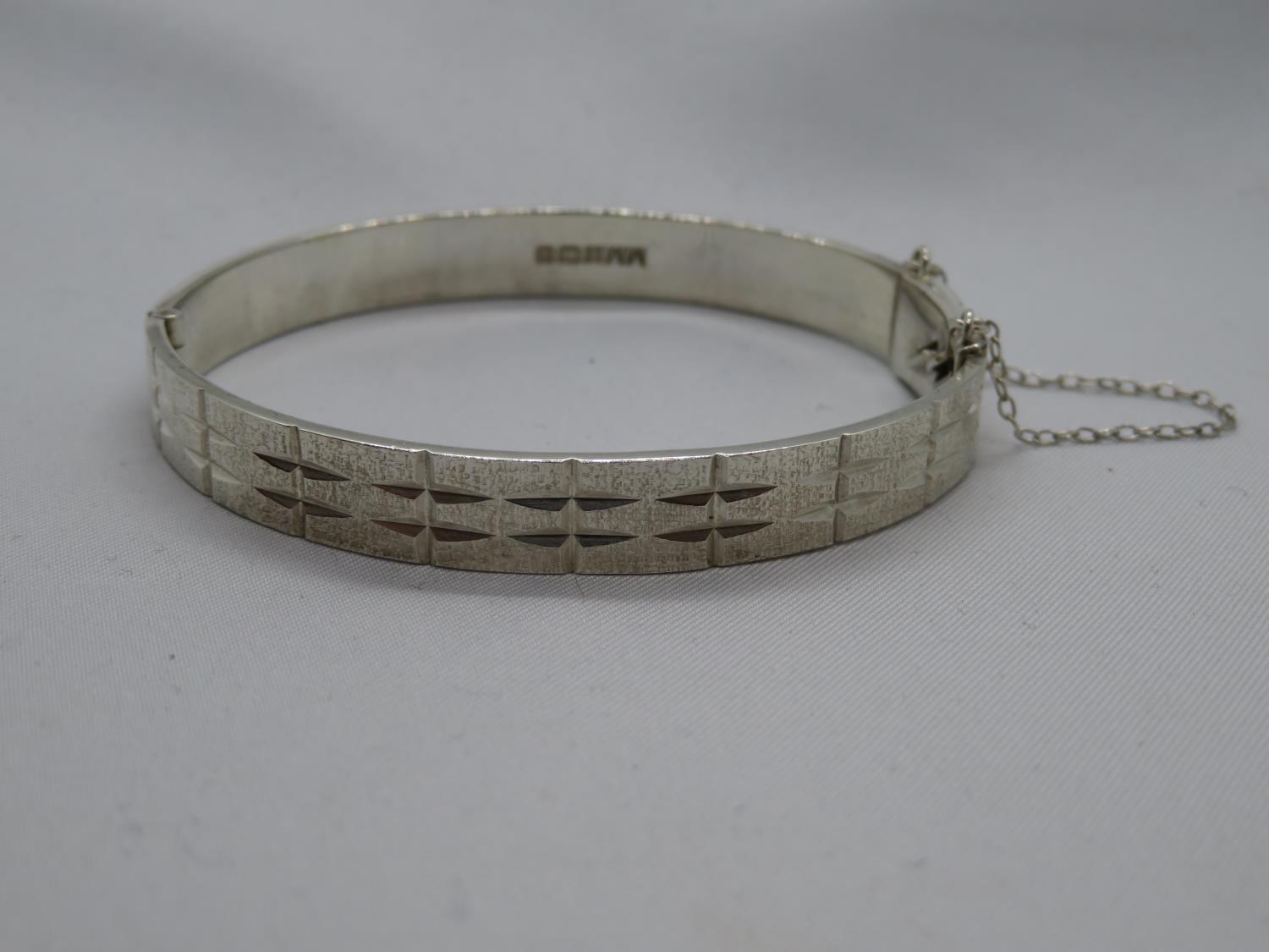 Vintage silver bangle with diamond cut design 23g