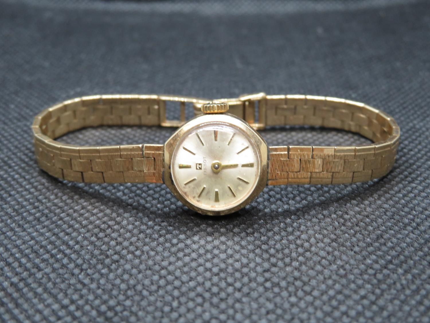 Ladie's Tissot 9ct gold watch and strap - fully working and HM 19g