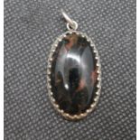 Scottish silver and agate pendant by HJALTASTEYN jewellery Lerwick, Shetland HM Edinburgh 1987 9g