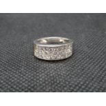 18ct white gold and 30 Princess cut diamonds approx 1ct weight 6g gold weight
