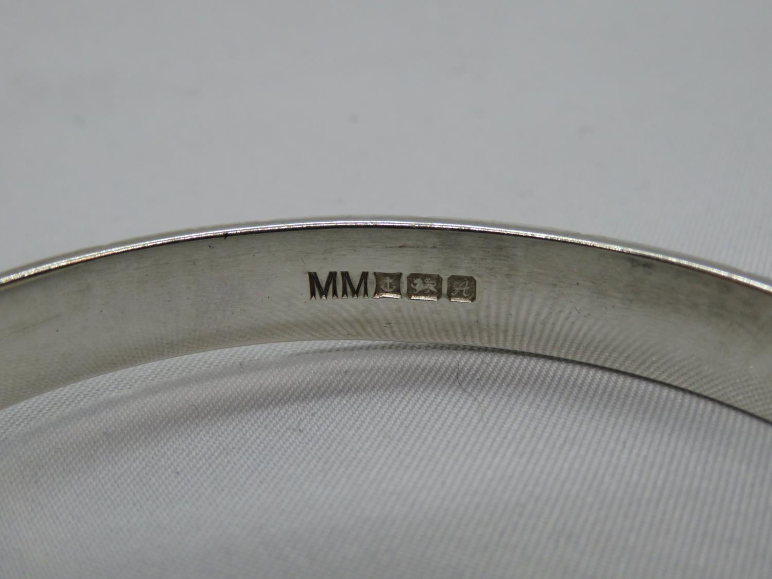 Vintage silver bangle with diamond cut design 23g - Image 2 of 2