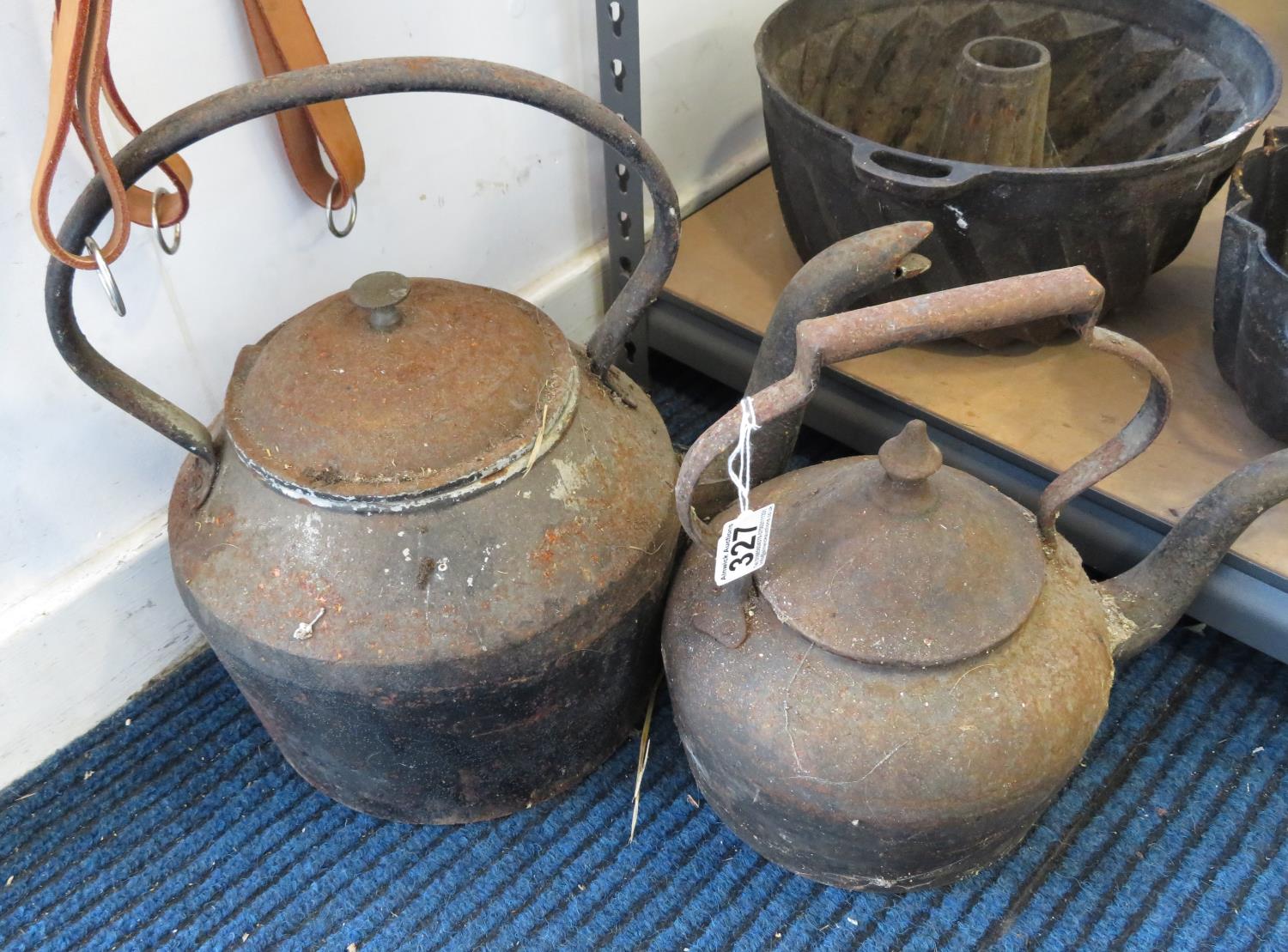 1x cast iron 15" kettle, 1x cast iron 12" kettle, 2x cast iron 12" pate moulds - Bild 2 aus 2