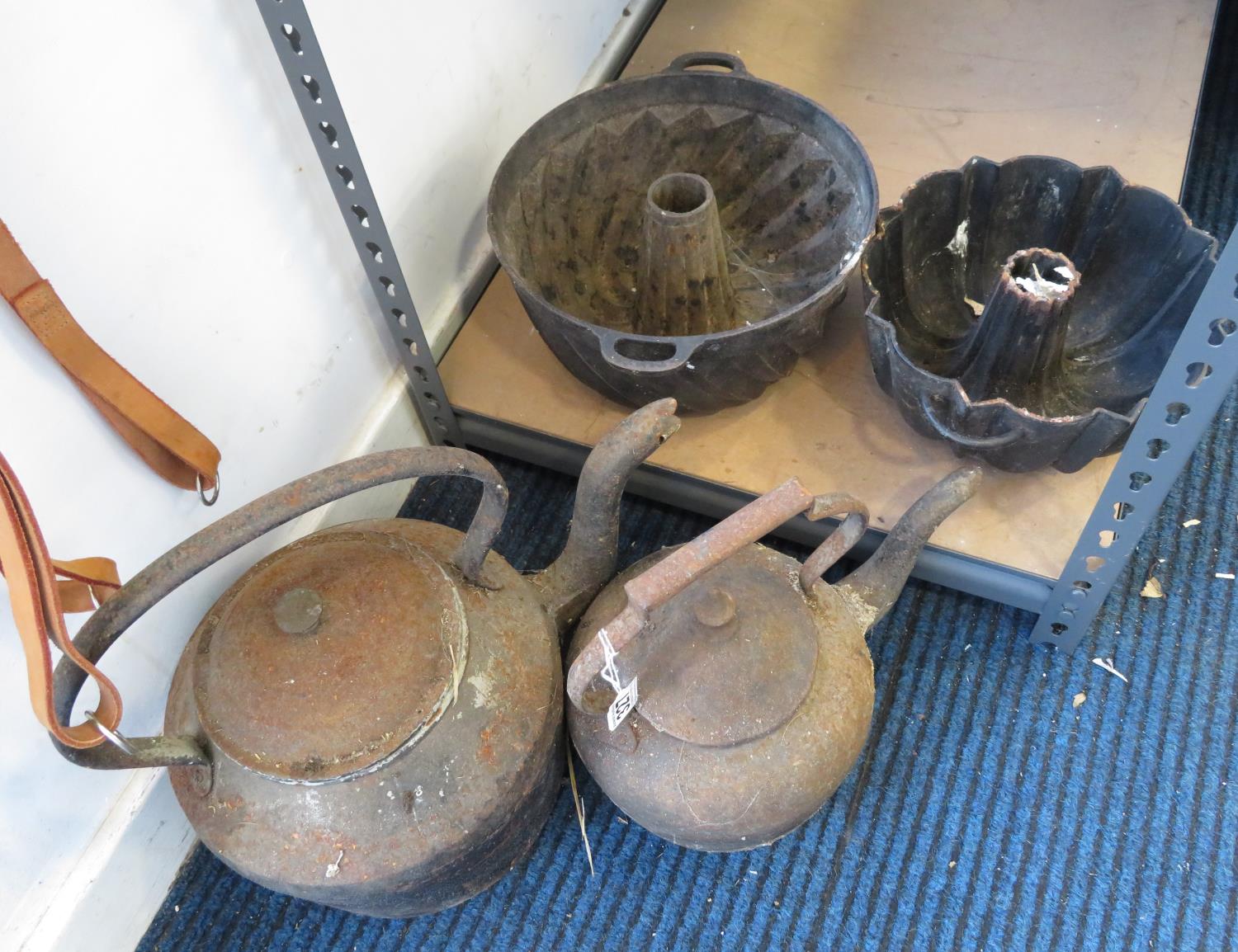 1x cast iron 15" kettle, 1x cast iron 12" kettle, 2x cast iron 12" pate moulds