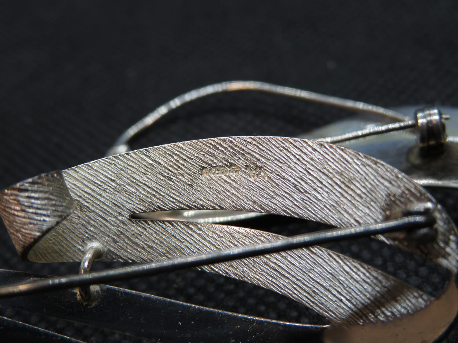 2x modernist silver brooches both HM 18g - Image 3 of 3