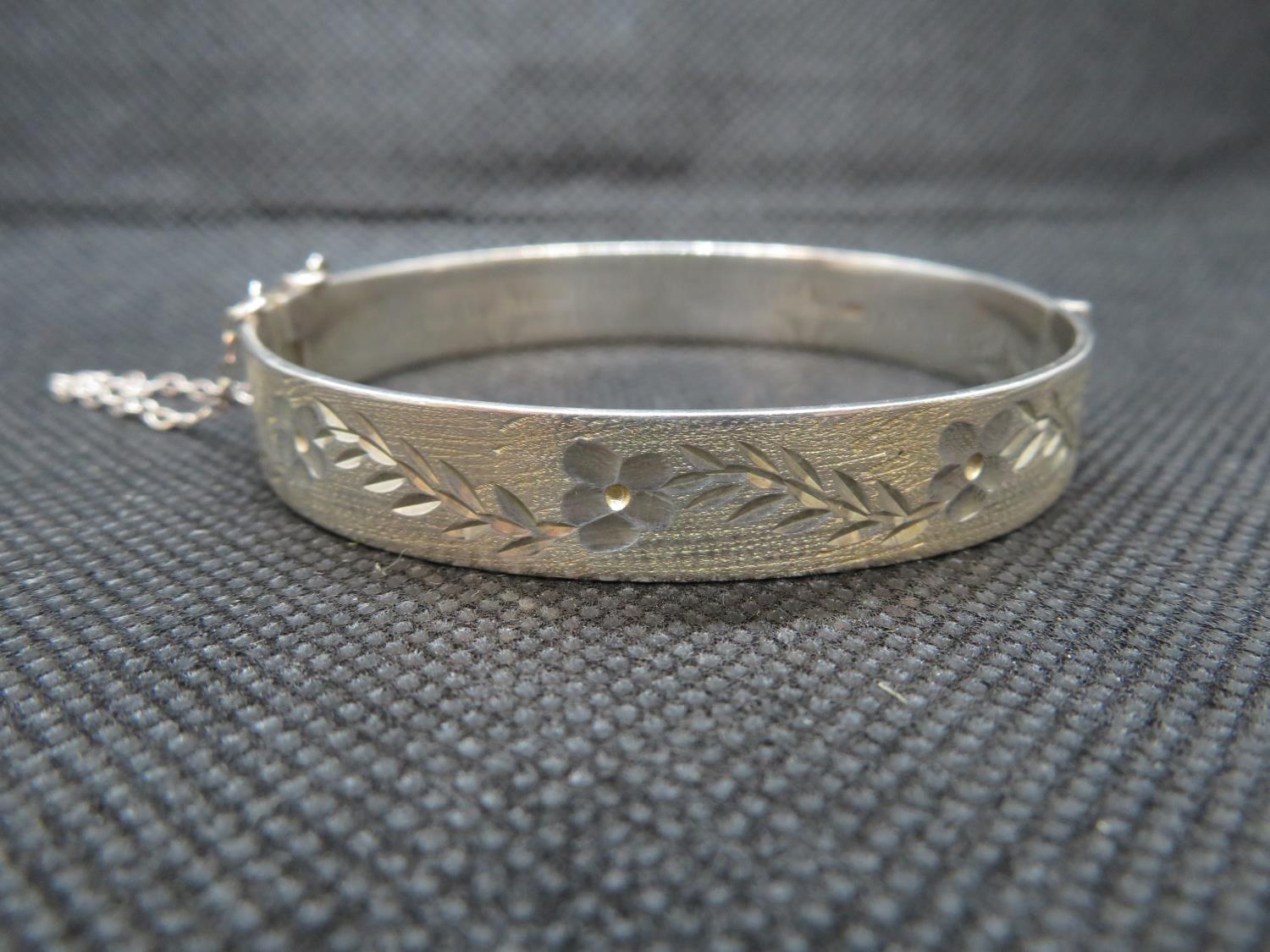 Solid silver bangle with unique tension fastener and diamond cut pattern 19.5g