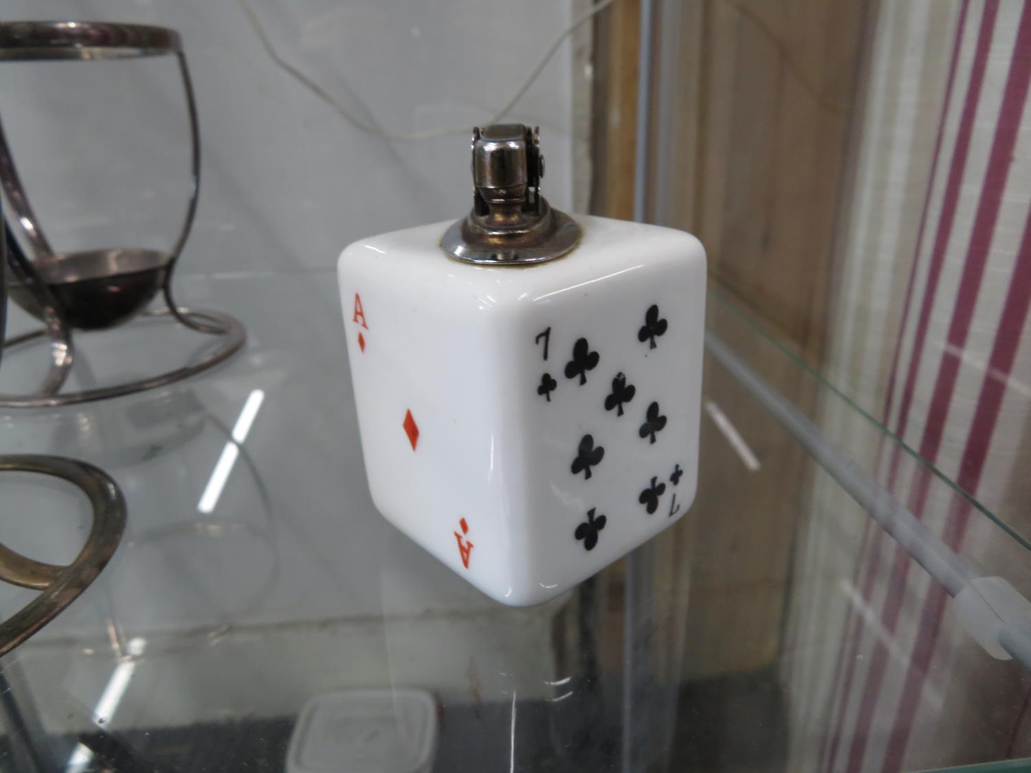 Card related cigarette lighter