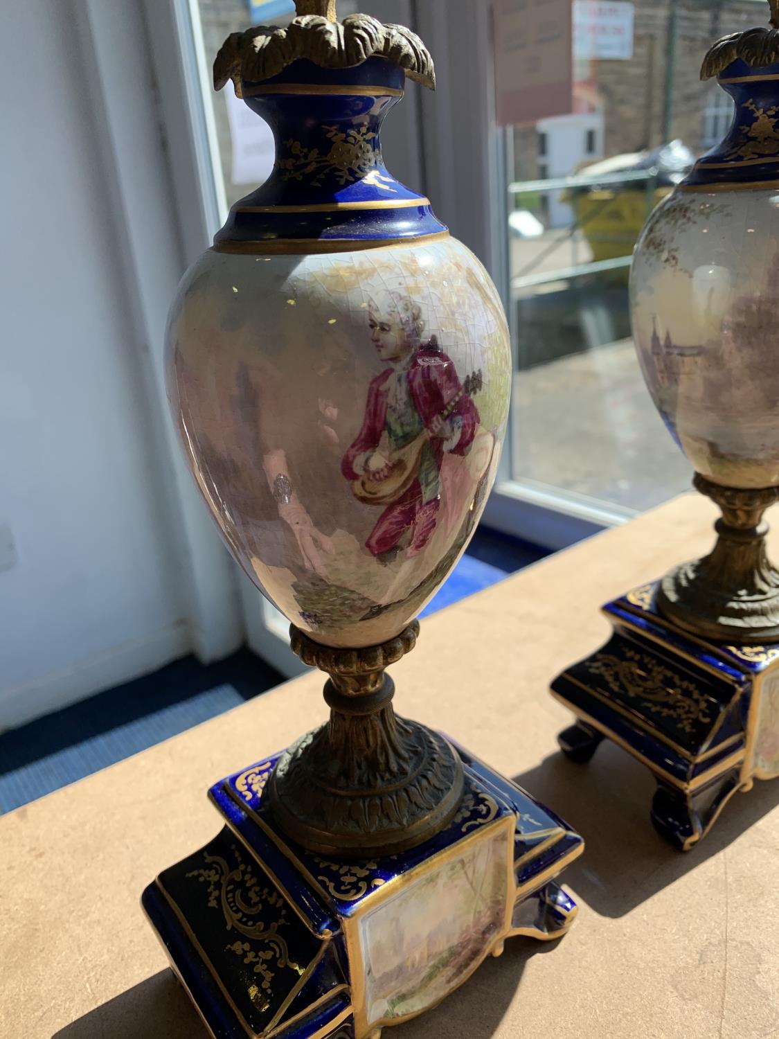 French hand painted vases on plinths with French hand painted clock - fully working - Bild 19 aus 19