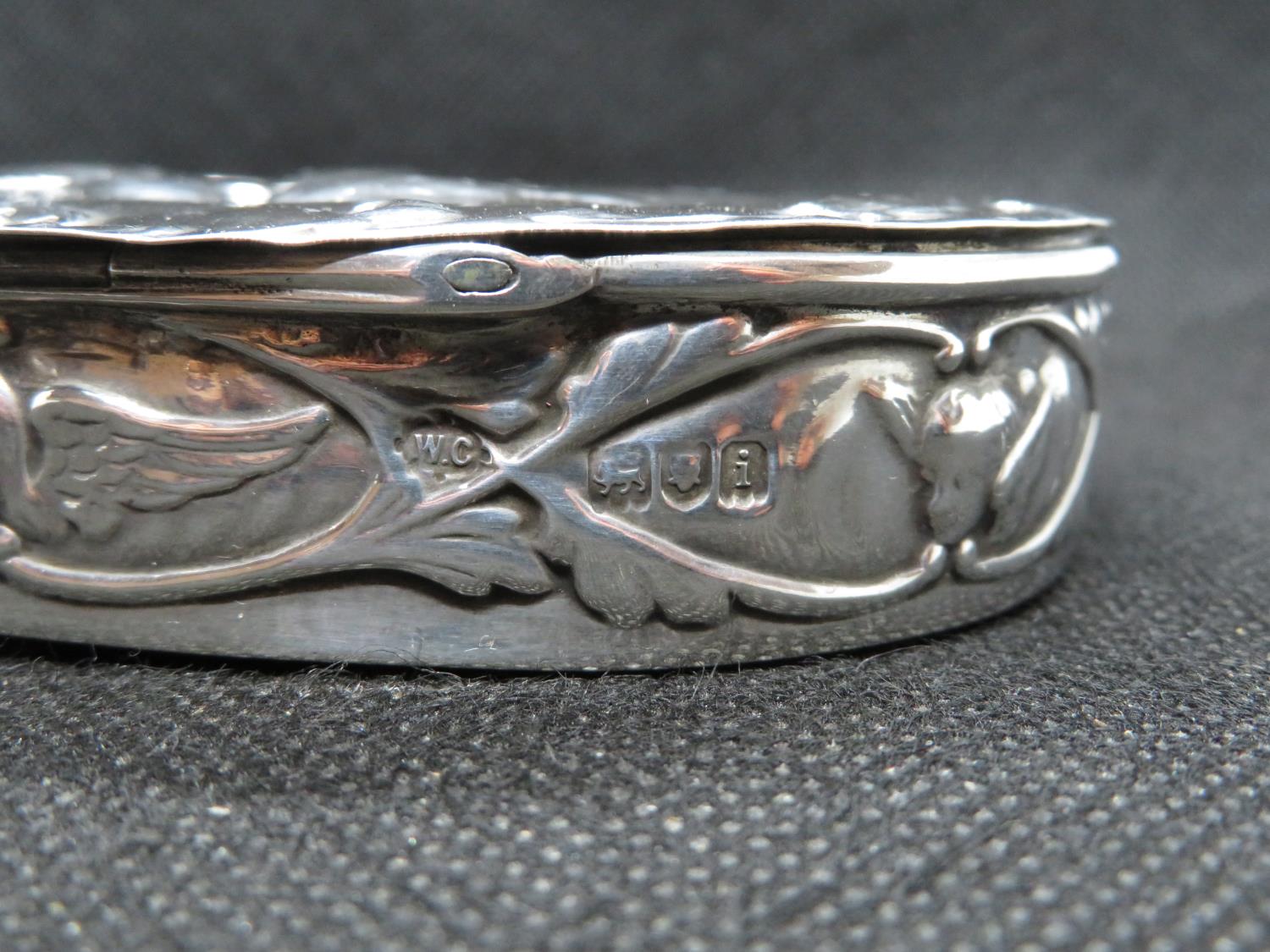 Silver table snuff box by William Comyns London 1904 83g - Image 3 of 3