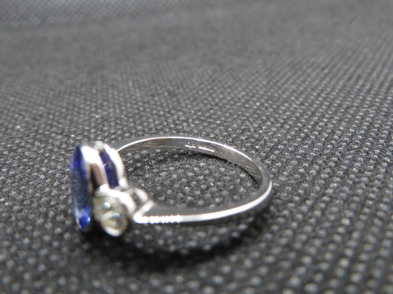 Tanzanite diamond and platinum ring with 2x 0.2ct diamonds and natural tanzanite est weight 2cts. - Image 3 of 5