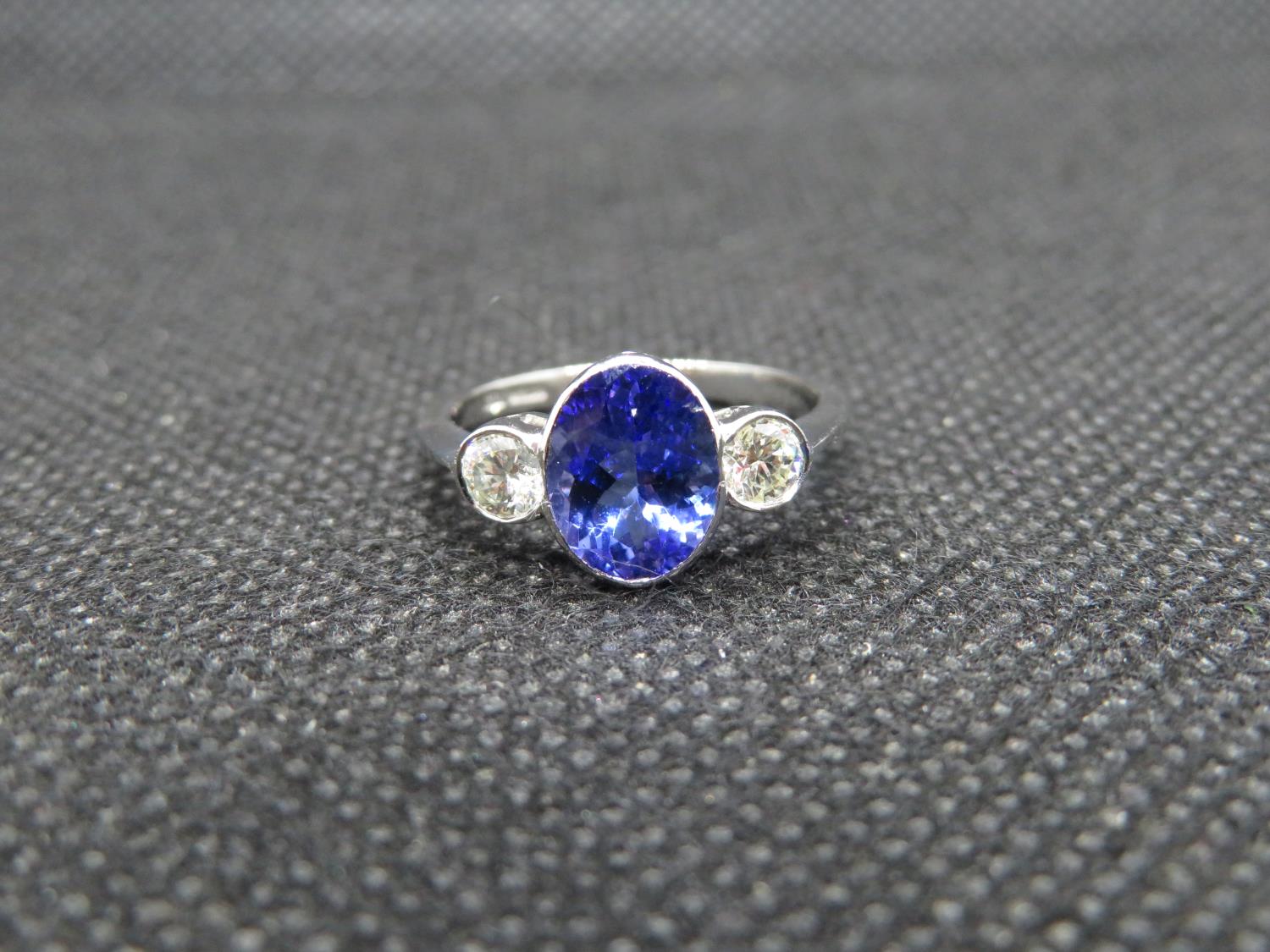 Tanzanite diamond and platinum ring with 2x 0.2ct diamonds and natural tanzanite est weight 2cts.