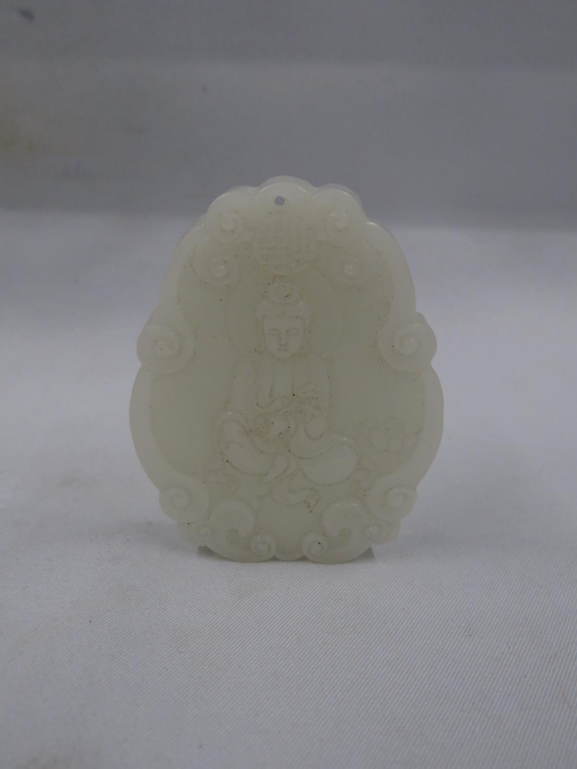 White jade icon- excellent detail 2.5" long - Bild 2 aus 2