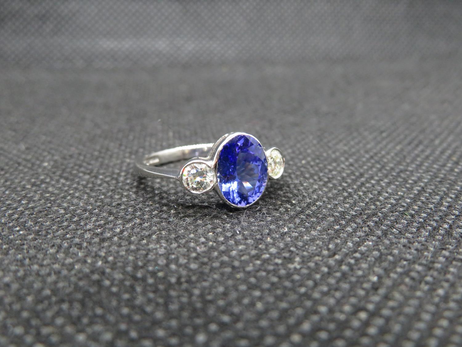 Tanzanite diamond and platinum ring with 2x 0.2ct diamonds and natural tanzanite est weight 2cts. - Image 2 of 5