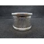 Victirian silver napkin ring in box with monogram I London 1899 31g