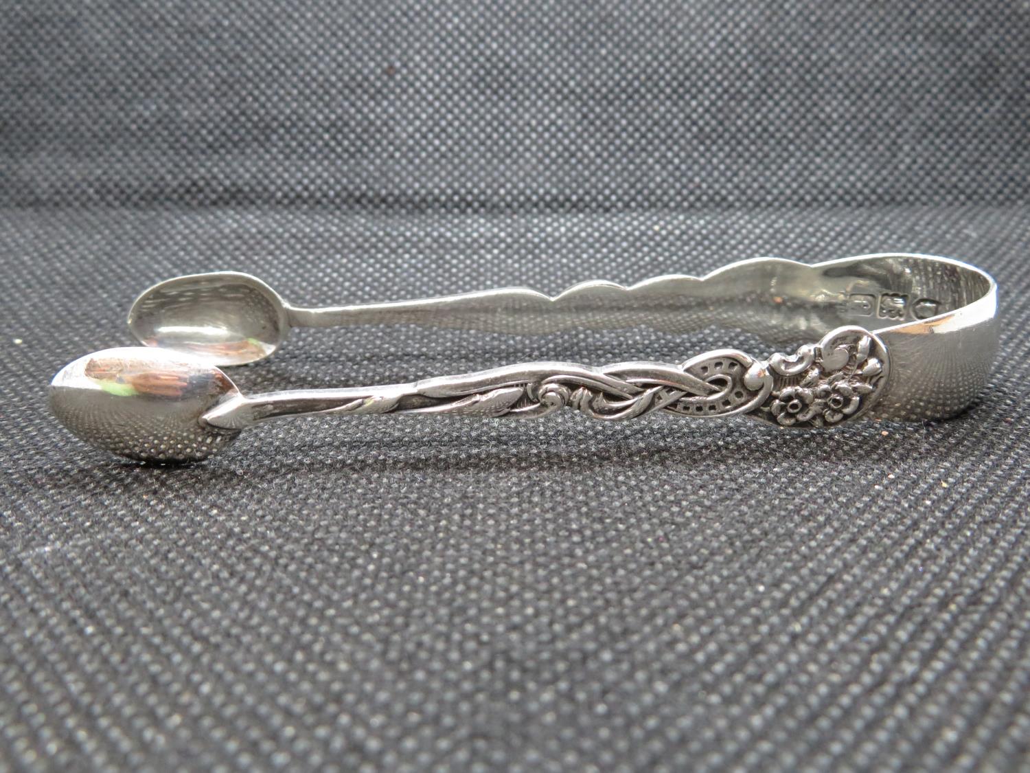 Victorian silver sugar tongs in art nouveau style W. Hutton London 1901 17g