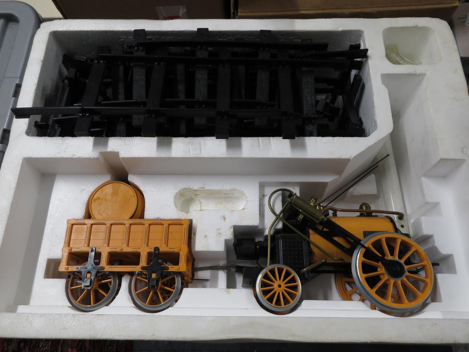 Hornby Stephenson's Rocket boxed with track - Bild 2 aus 2