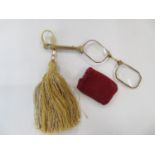 Lorgnette spectacles with handle