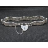 Heavy quality silver 5 bar wave design gate bracelet Henry Griffiths Birmingham 1967 26g