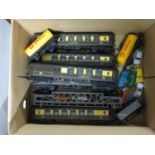 9x Hornby 00 carriages and cars