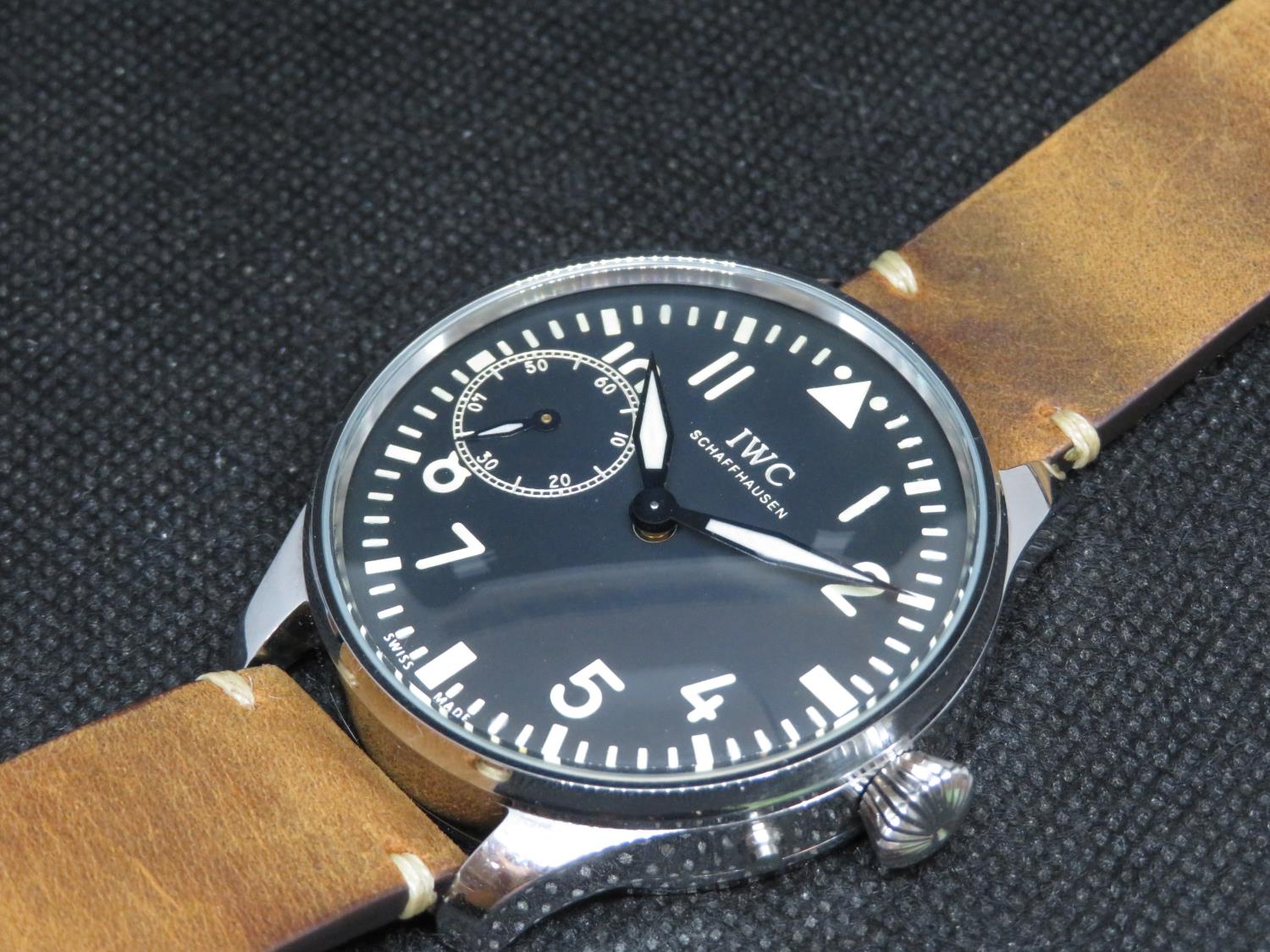 IWC Military wristwatch dial refurbished and replaced with military design - original movement - Bild 8 aus 9