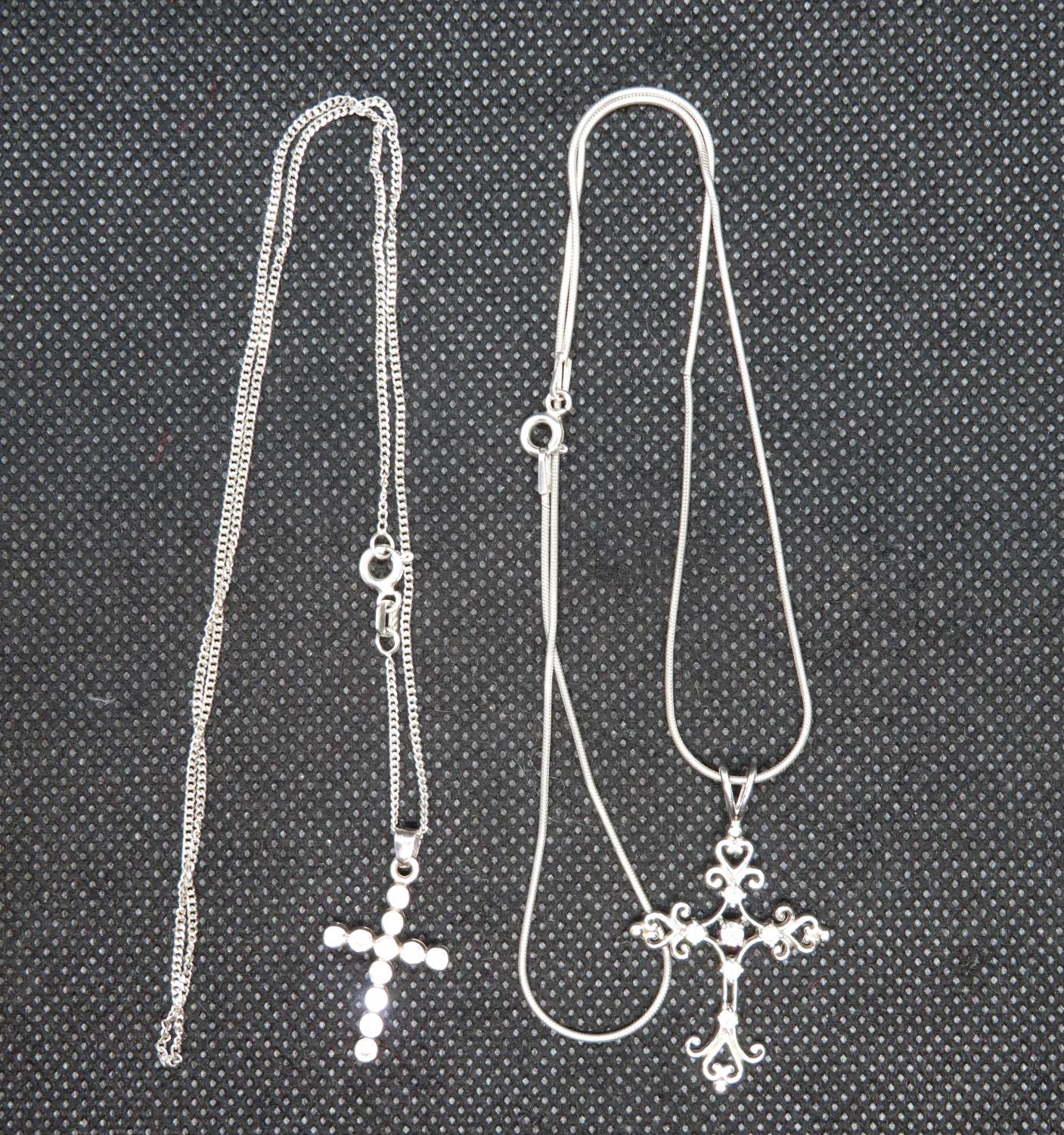 2 silver stone set crosses on 16" chains 7.5g - Image 3 of 3