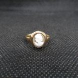 Cameo and 9ct ring size L 3.4g