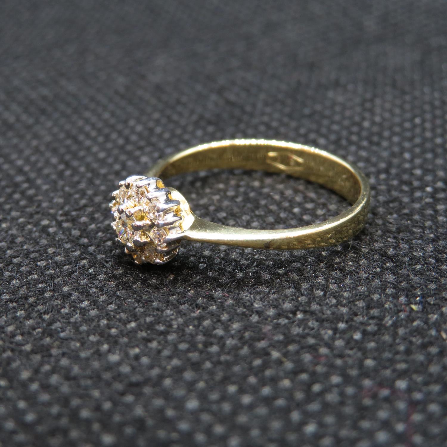 18ct yellow gold quarter ct diamond cluster finger size M1/2 2.8g - Image 2 of 3