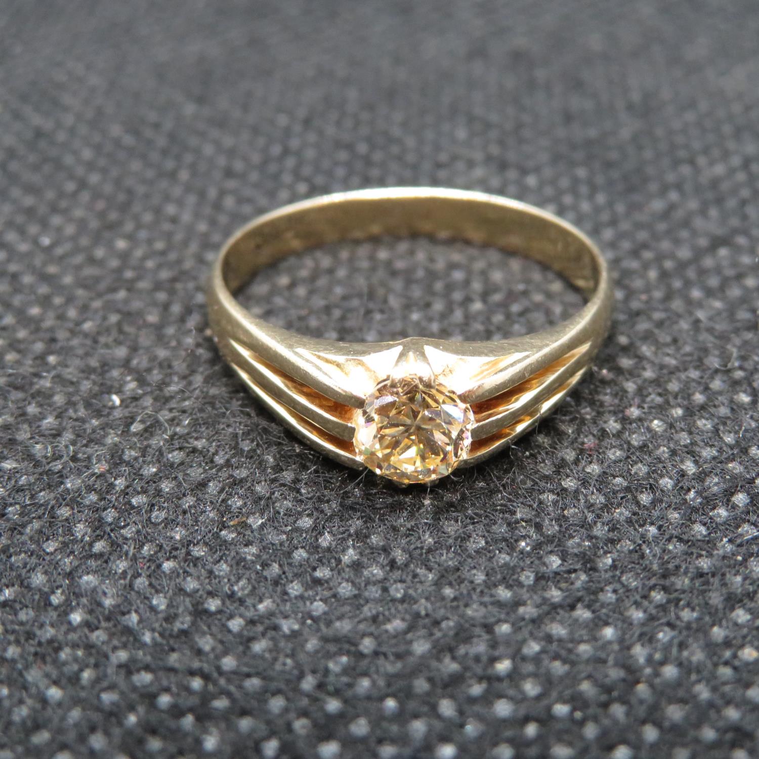 Antique 18ct gold ring set with champagne diamond over .5ct 5.25mm spread size R - Image 2 of 3