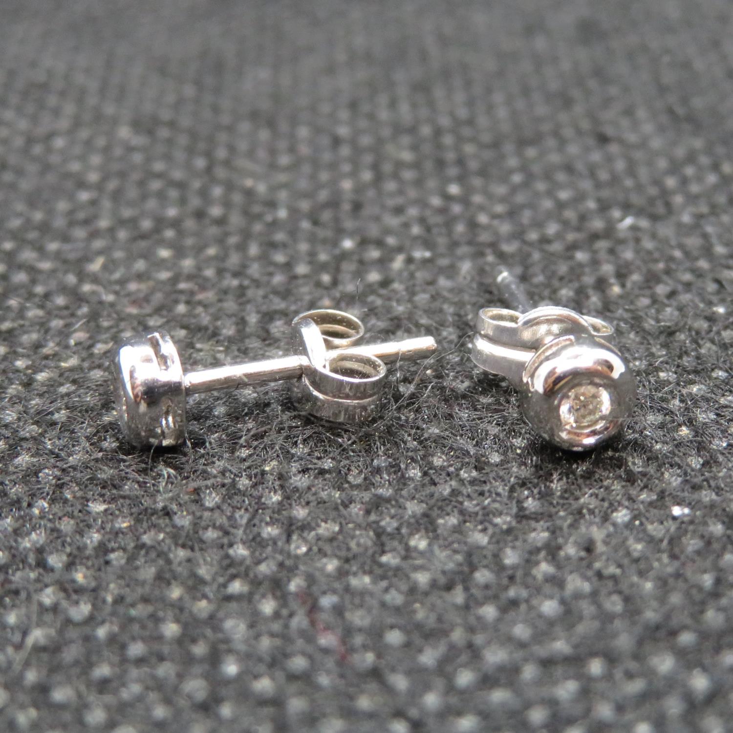 Nice pair of 9ct white gold and diamond earrings - Image 2 of 2