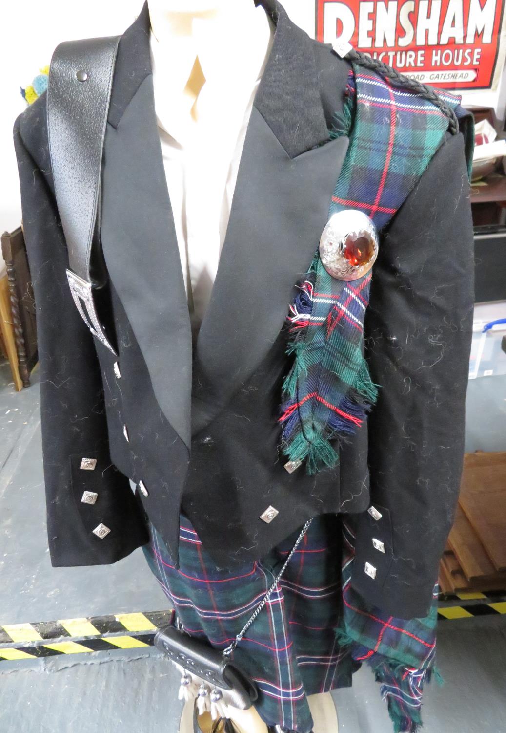 Highland clothing bundle with cape, kilt, jacket, sash, sporran and Gillie shoes size 42 - Bild 2 aus 6