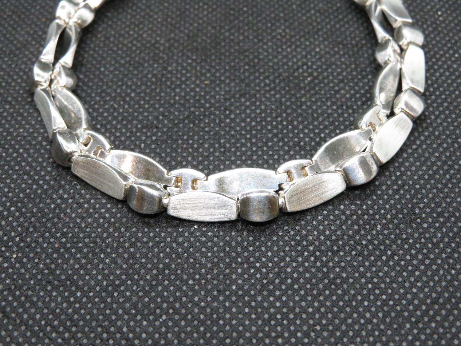 Designer silver collarette alternating matt and polished links 17.5" 50.6g - Image 2 of 3