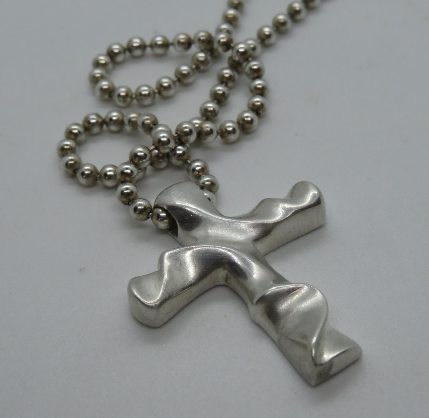 Modernist silver cross makers mark KLP on 20" silver bobble chain - Image 2 of 3