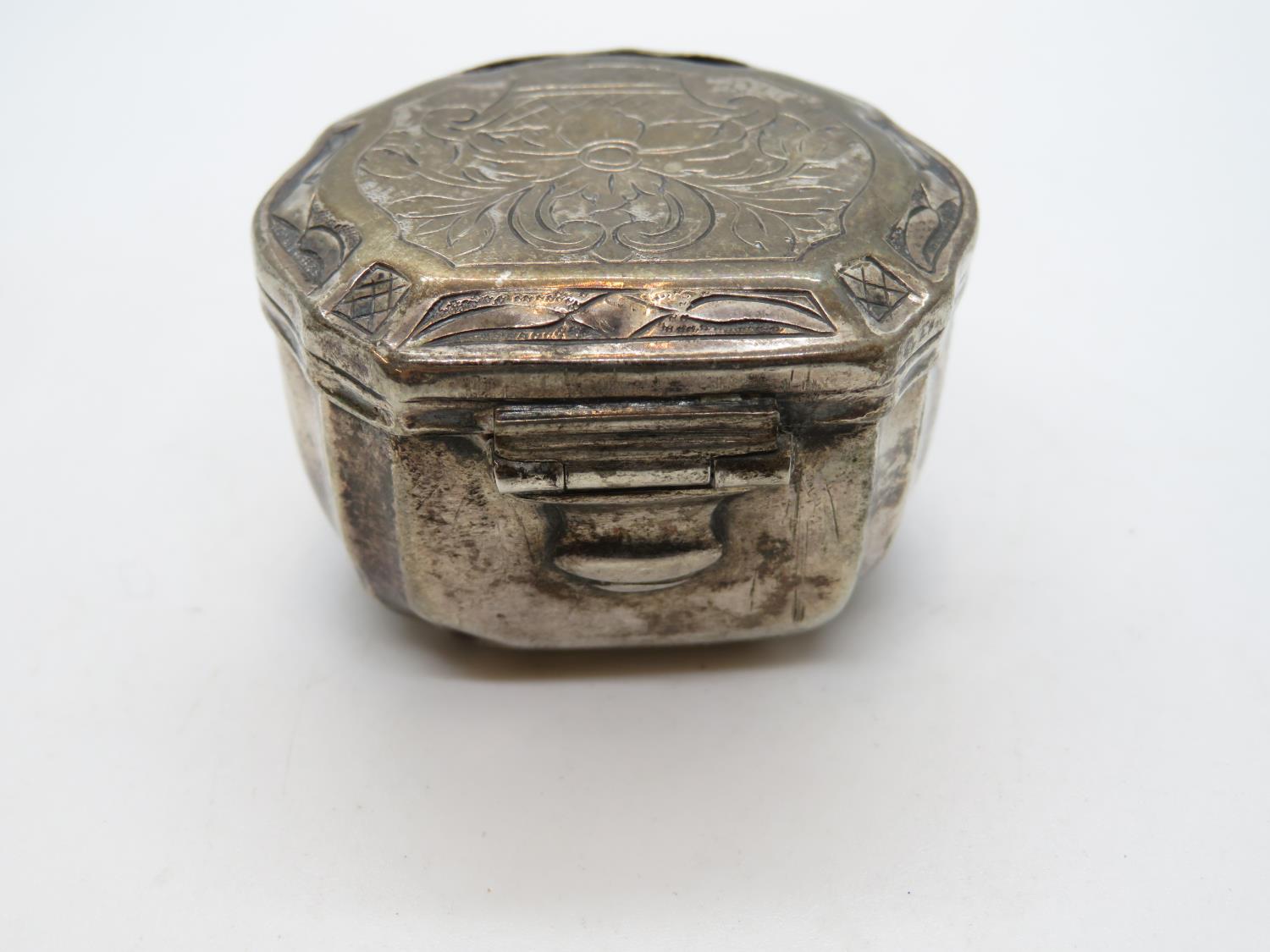 Silver HM Continental marks pill box - Image 3 of 5