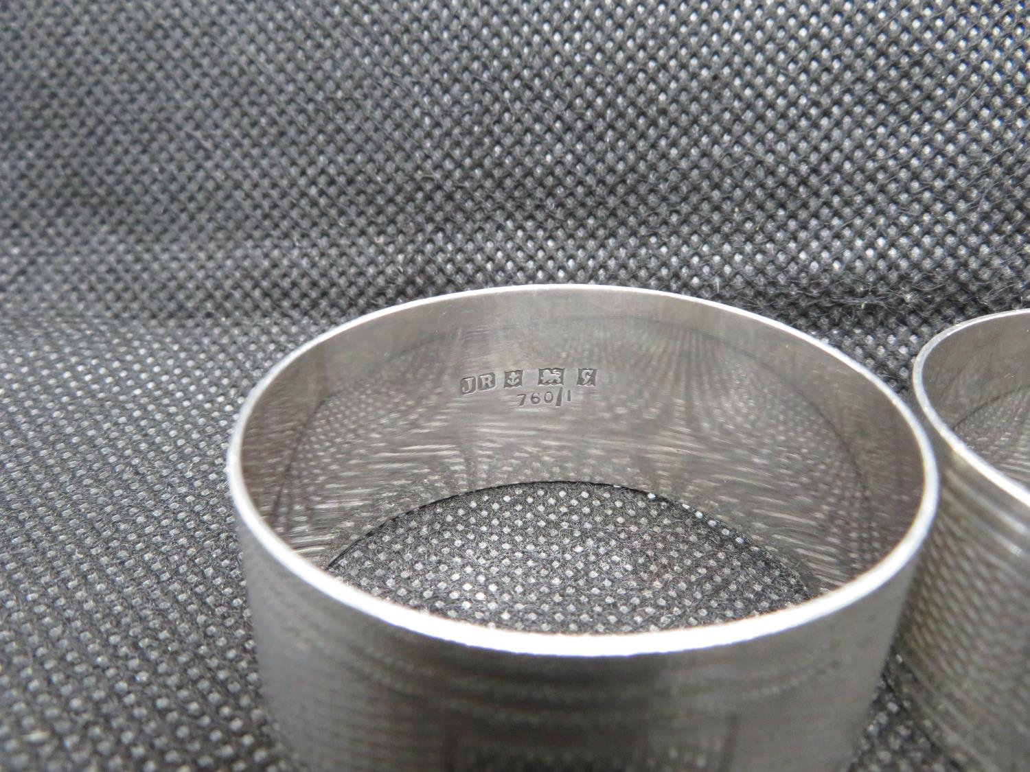 Set of 3x silver napkin rings 50g total weight - Image 2 of 3