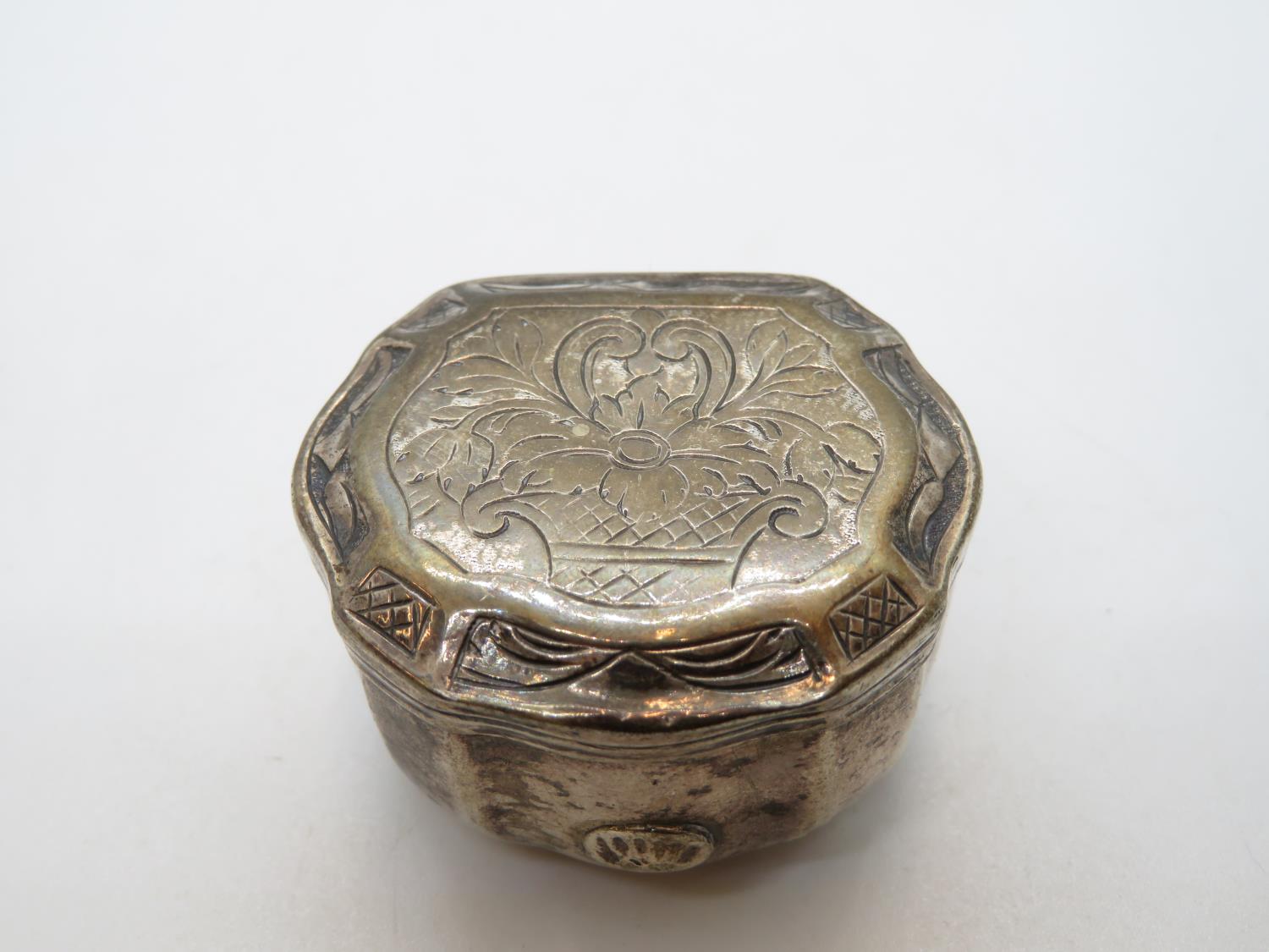 Silver HM Continental marks pill box - Image 2 of 5