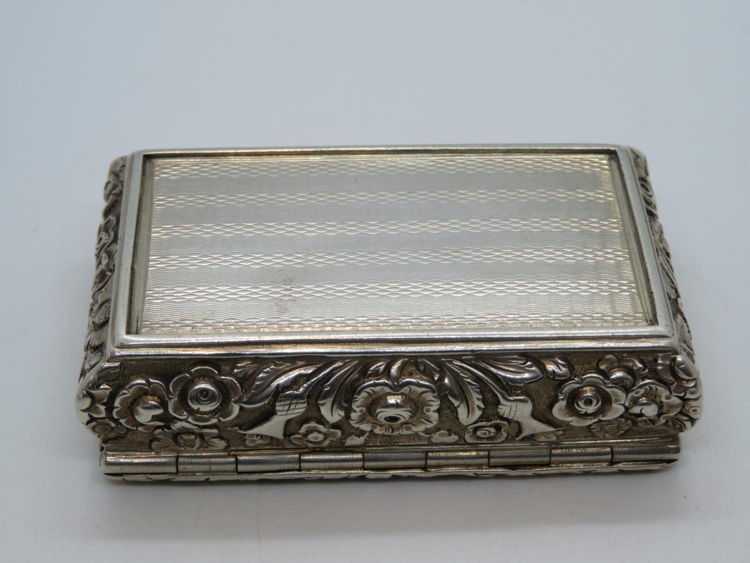 Lovely silver Georgian HM pill box engraved E Puckhurst 67g - Image 4 of 4
