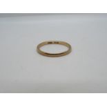 9ct gold 1.4g wedding band size O +.5