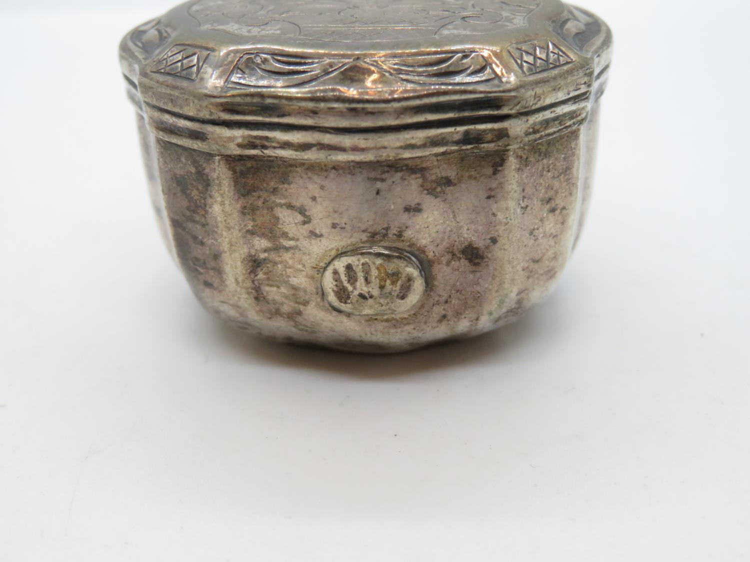 Silver HM Continental marks pill box - Image 4 of 5