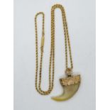 High carat gold chain with lion's claw pendant 5g