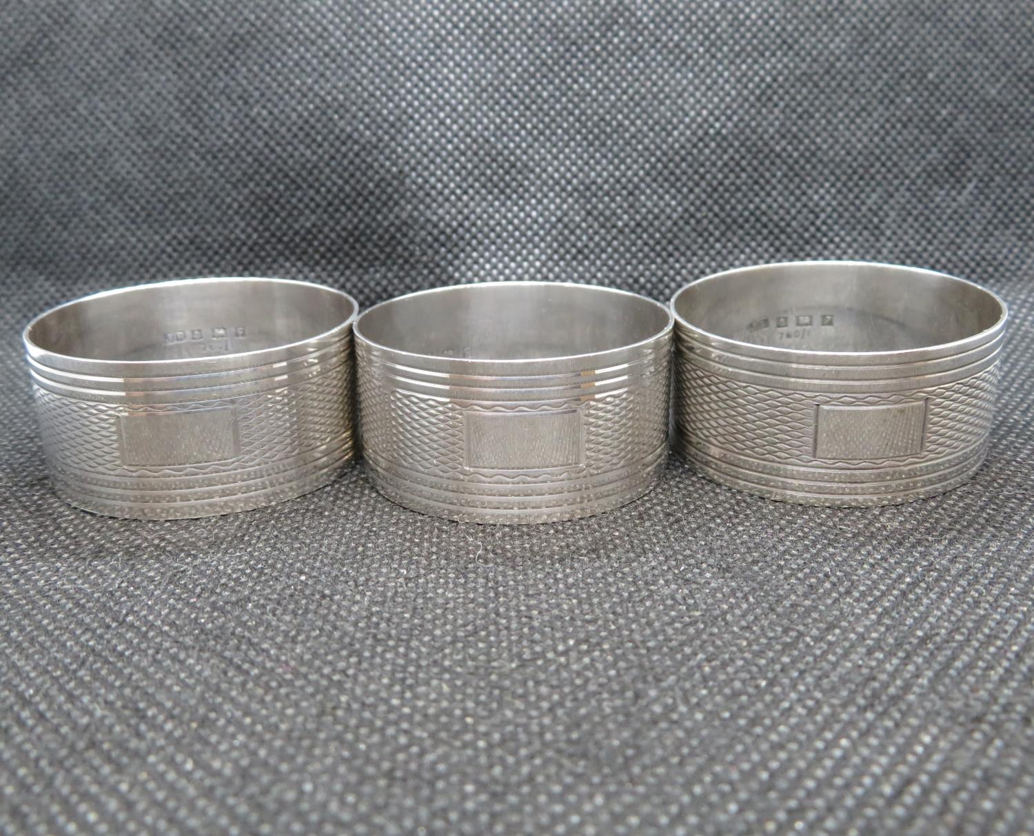 Set of 3x silver napkin rings 50g total weight - Image 3 of 3