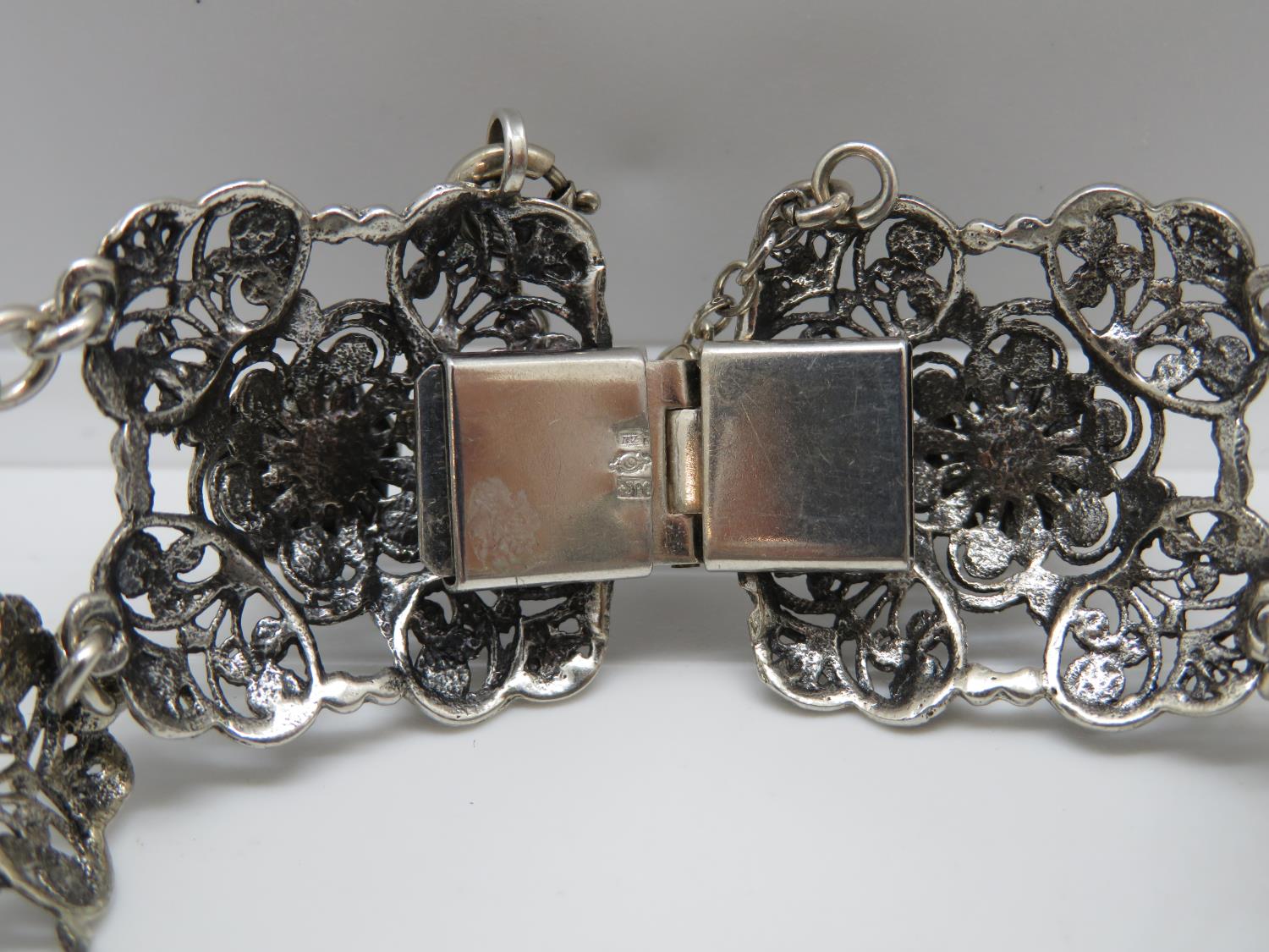 Silver filigree bracelet 7" set with garnets 25.3g - Image 2 of 2