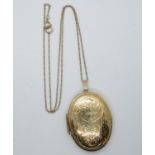 9ct Gold locket on a 20 inch 9ct gold chain, all hallmarked, 10g in weight