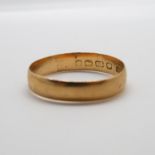 18ct Gold wedding band 2.1g in weight, size R