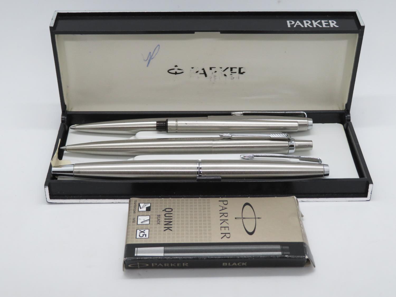 3x Parker pens - 1x fountain and 2x ballpoint