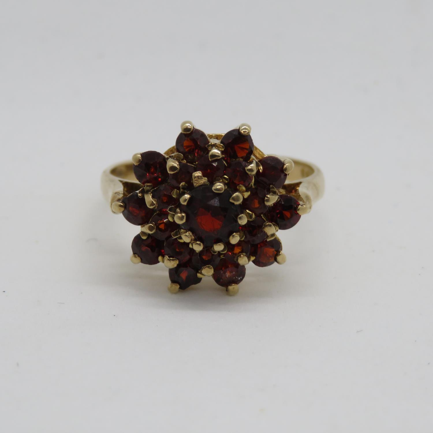 HM 9ct gold cluster ring with garnets 3.2g size N - Image 2 of 3