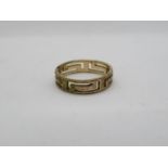 Greek key design 9ct gold wedding band 2.1g size O