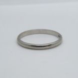 Platinum wedding band, 1.8g in weight, size K 1/2