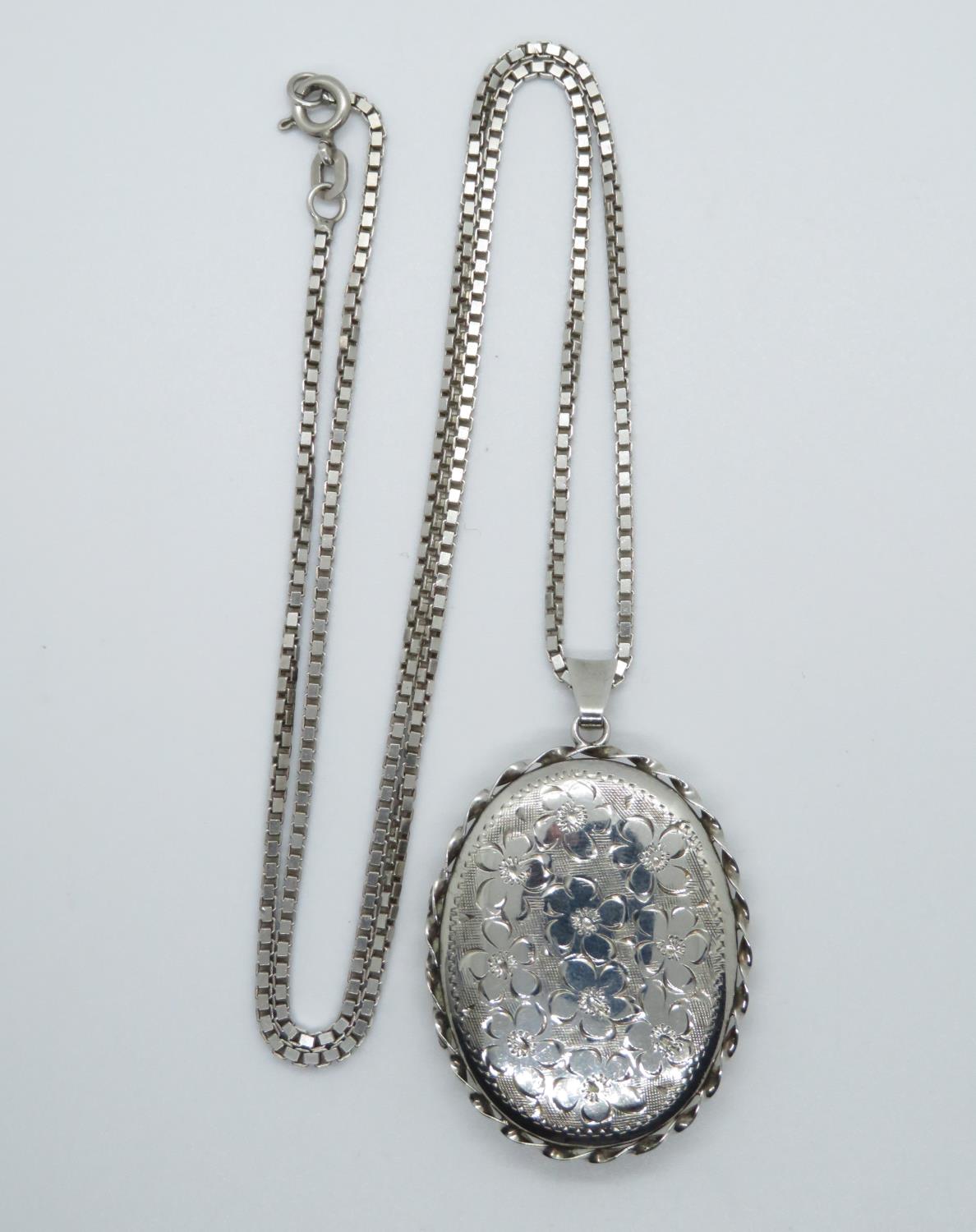 Vintage silver locket HM Birmingham 1978 on 20" box link chain 14.8g