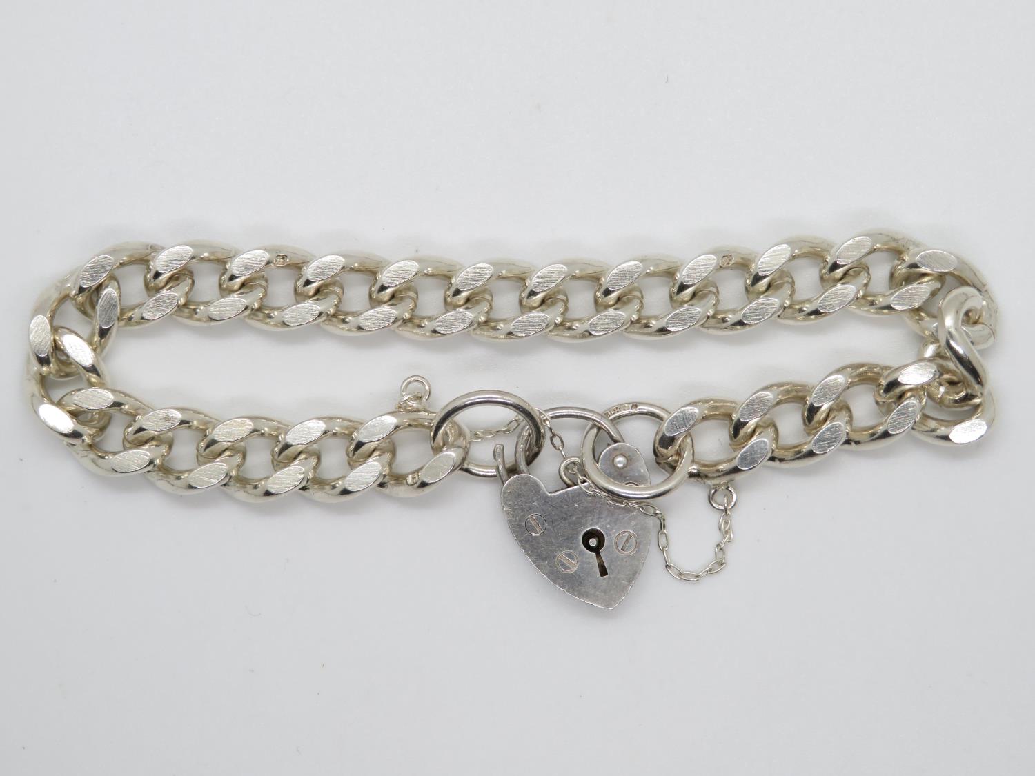 Solid silver bracelet with lock and chain London 1979 7.5" 37g