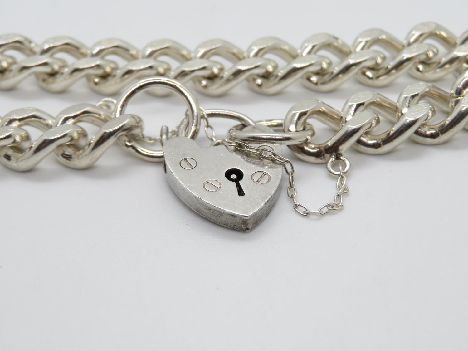 Solid silver bracelet with lock and chain London 1979 7.5" 37g - Image 2 of 3