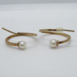 Set of 9ct and pearl earrings 1.8g